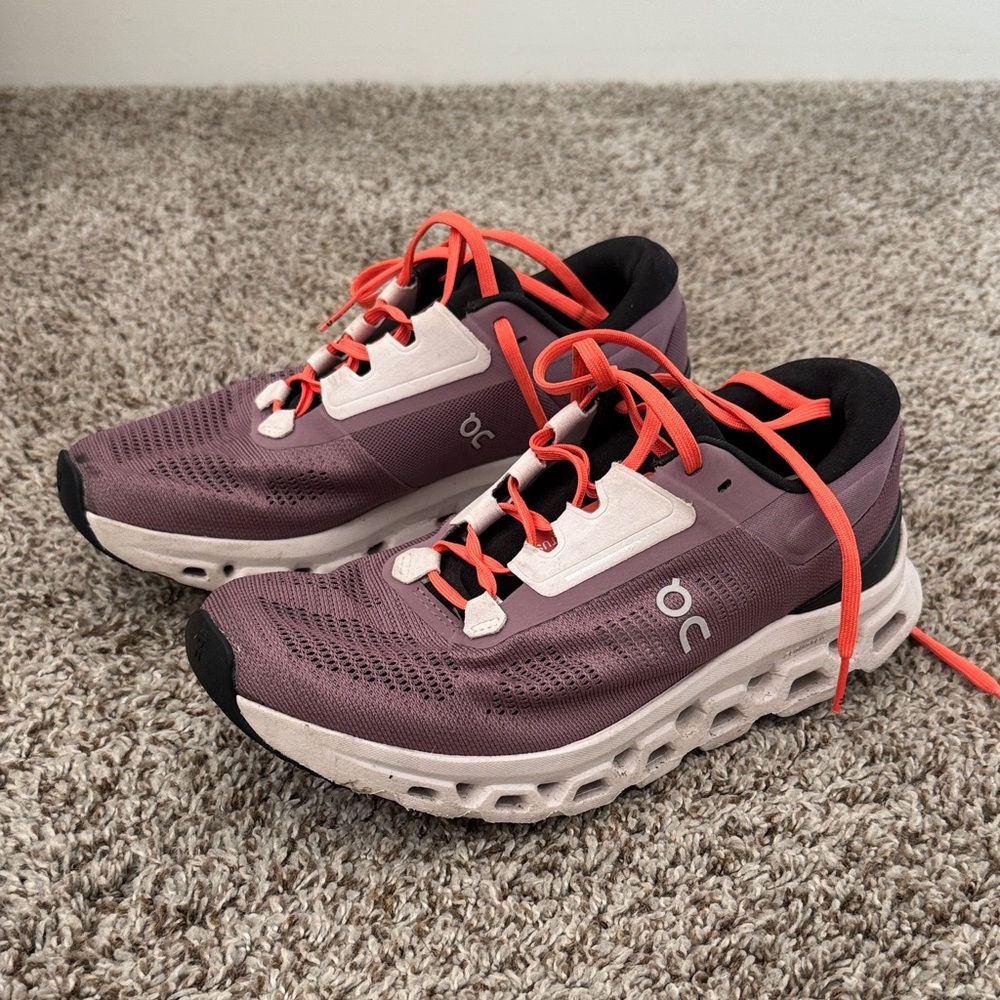 On Cloud Women’s Sneakers - Cloudstratus